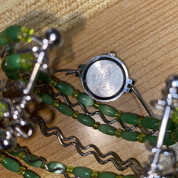 Vintage watch green beaded with silvertone. - Picture 4 of 4